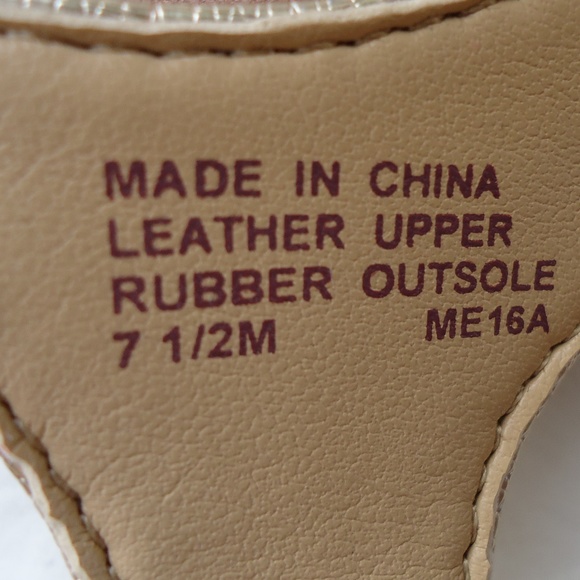 Michael Kors Briar MK Thong Slide Sandals Leather Black  SIZE 7.5. MICHAEL Michael Kors leather thong sandals.